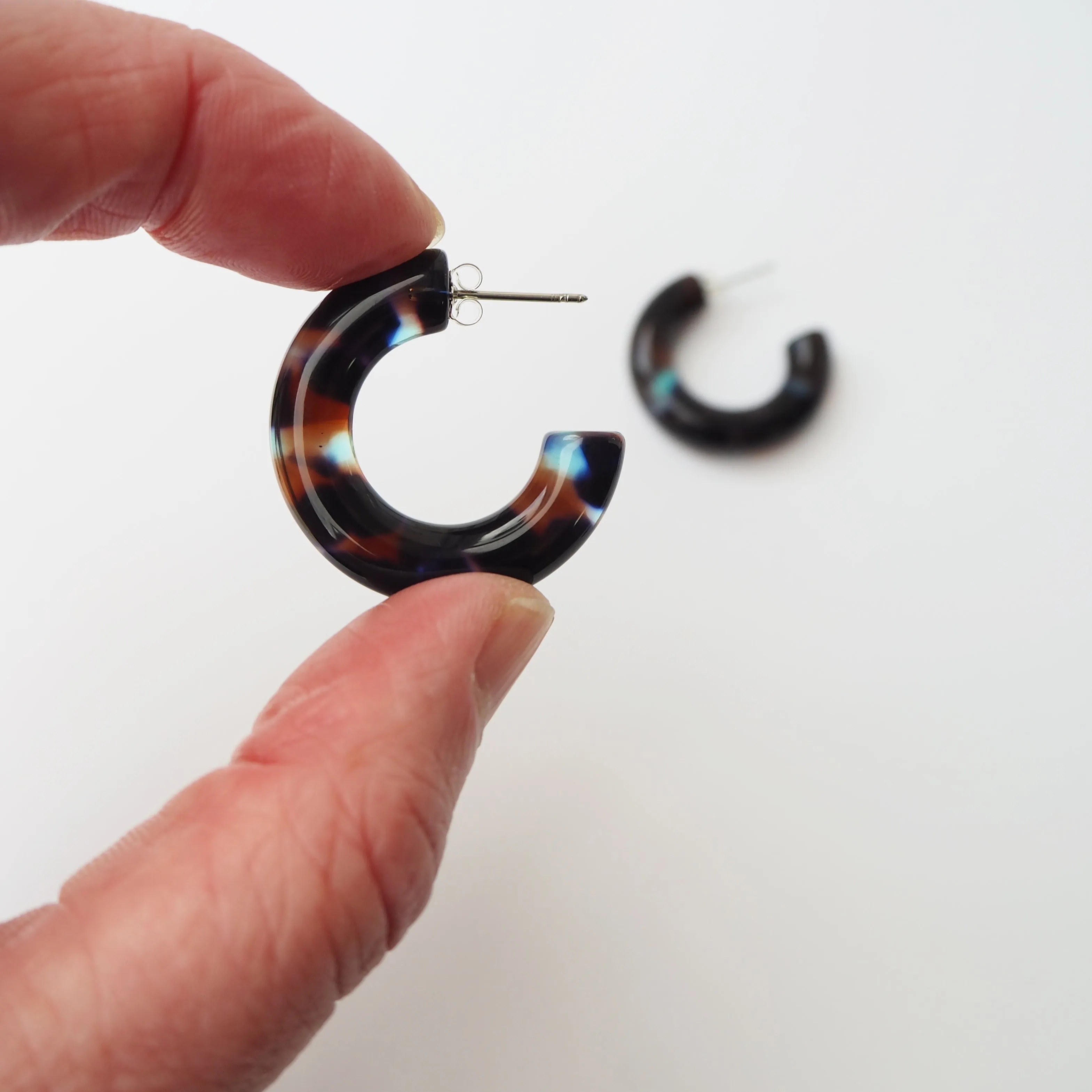 Acid Tort Coral Round Hoop Earrings - Ink & Burnt Orange