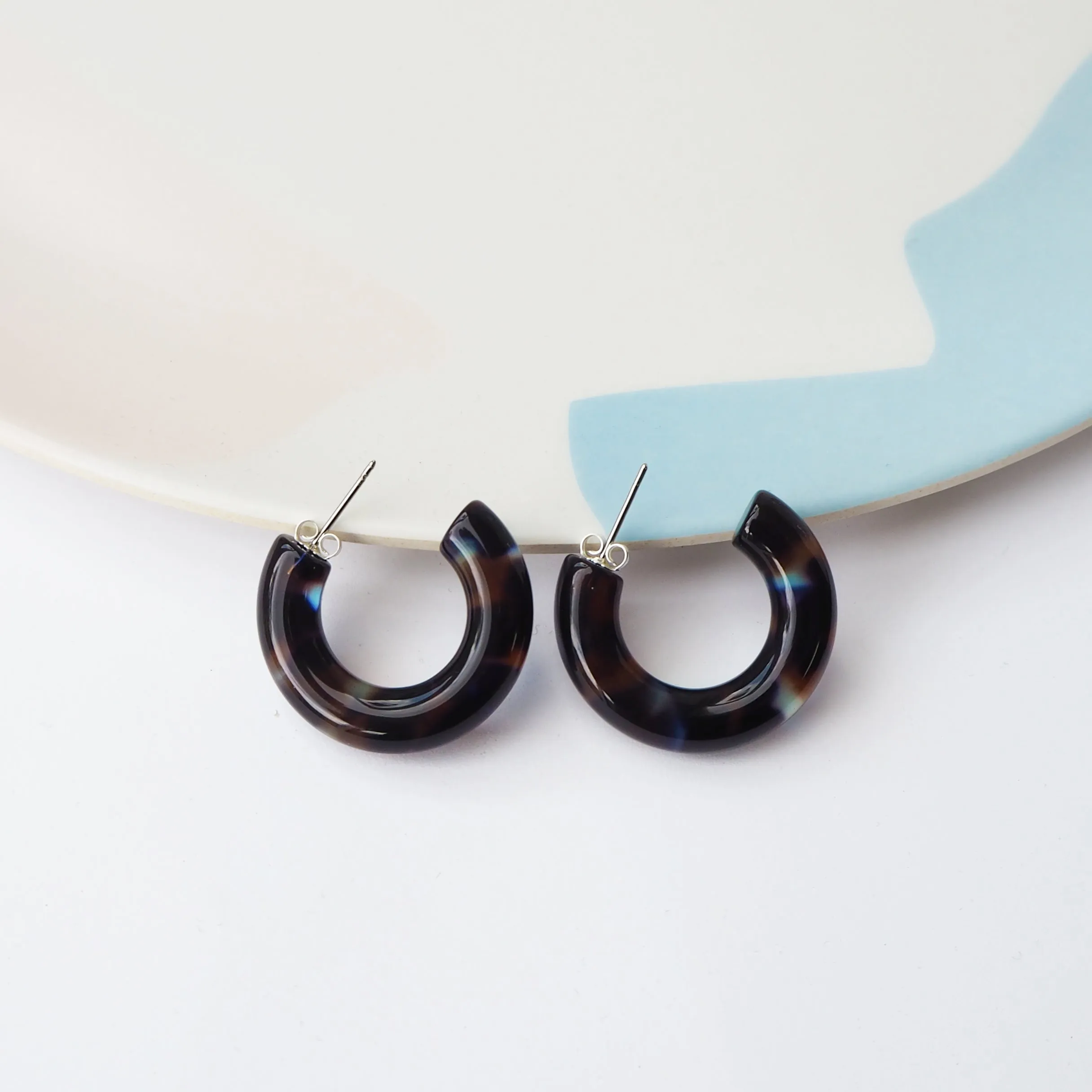 Acid Tort Coral Round Hoop Earrings - Ink & Burnt Orange