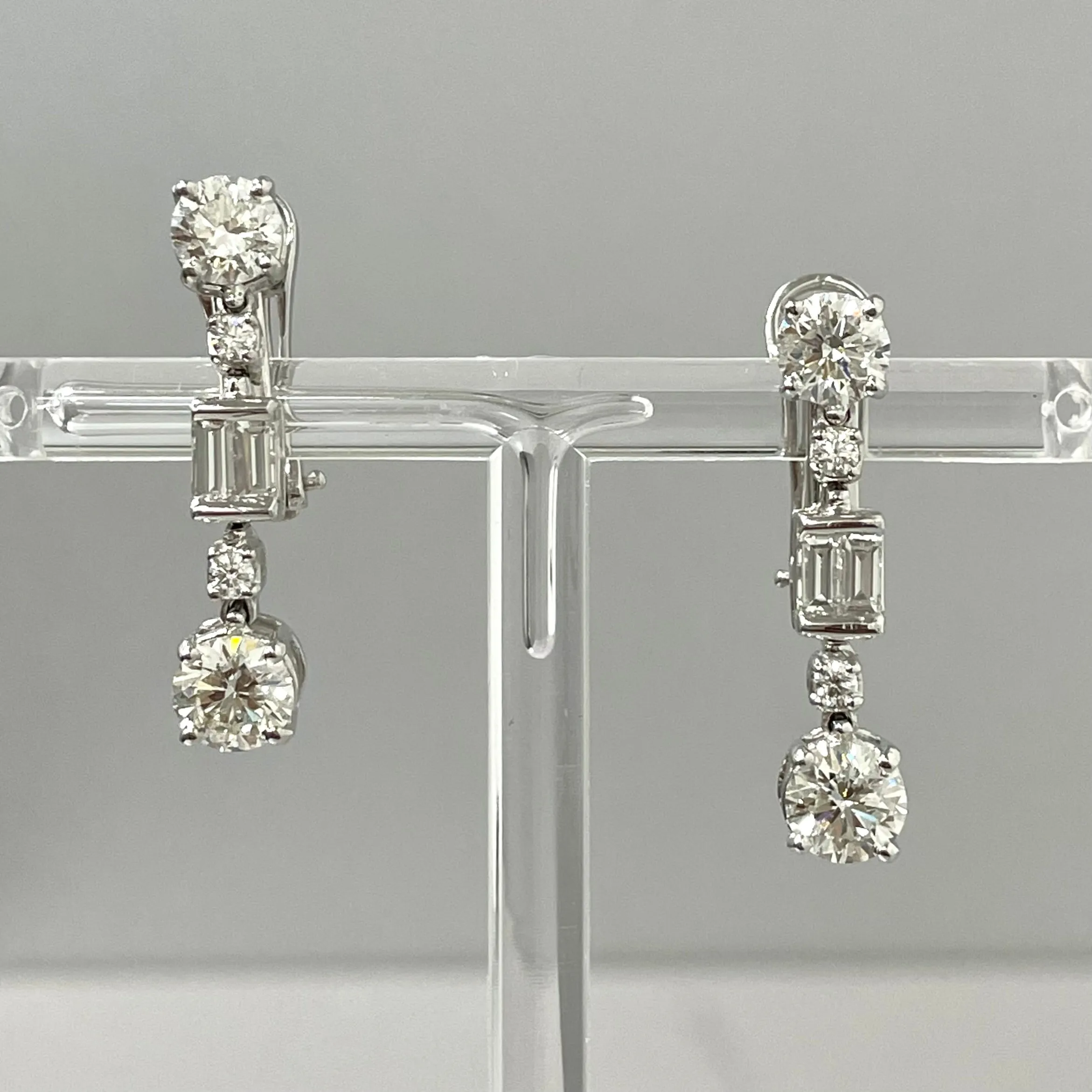 Beauvince Azea Diamond Earrings 3.71 Carat Diamonds in White Gold