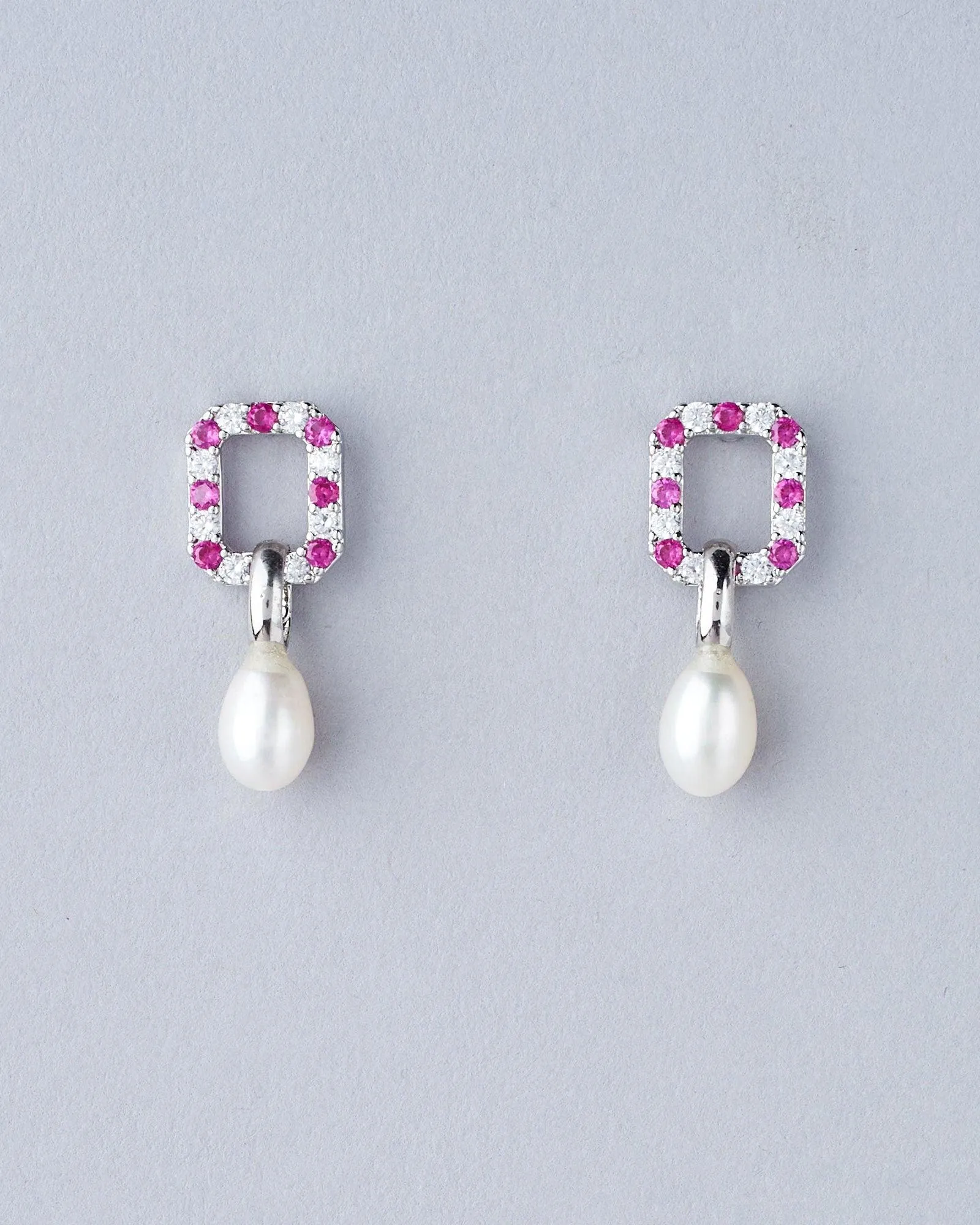 Classy & Simple Hang Pearl Earring