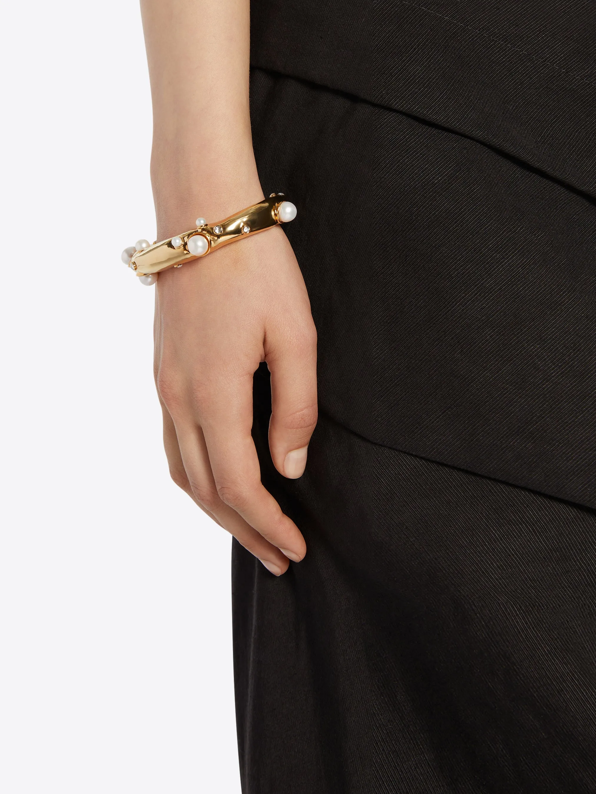 Pearl embedded cuff