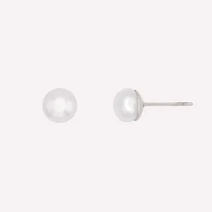 SMALL PEARL STUD EARRINGS IN SILVER