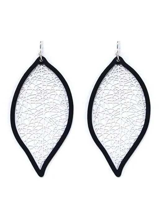 TE9573 Cut Out Leaf Earrings